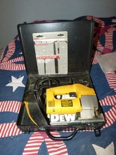 Dewalt Orbital Jig Saw DW318 Corded Variable Speed STEEL Case Include