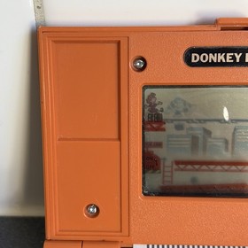 NINTENDO Donkey Kong Game and Watch in Excellent Condition (DK-52) 1982