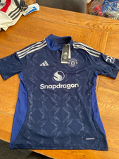 Man Utd 2024 Football Shirt - UK Size 13 (XL) - See Photo's - RRP £54.99 - B6...