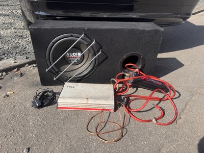 Subwoofer + Endstufe + Plus Kabel.