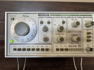 Leader Function Generator LFG 1300S 0.02 Hz to 2 MHz,  great  condition