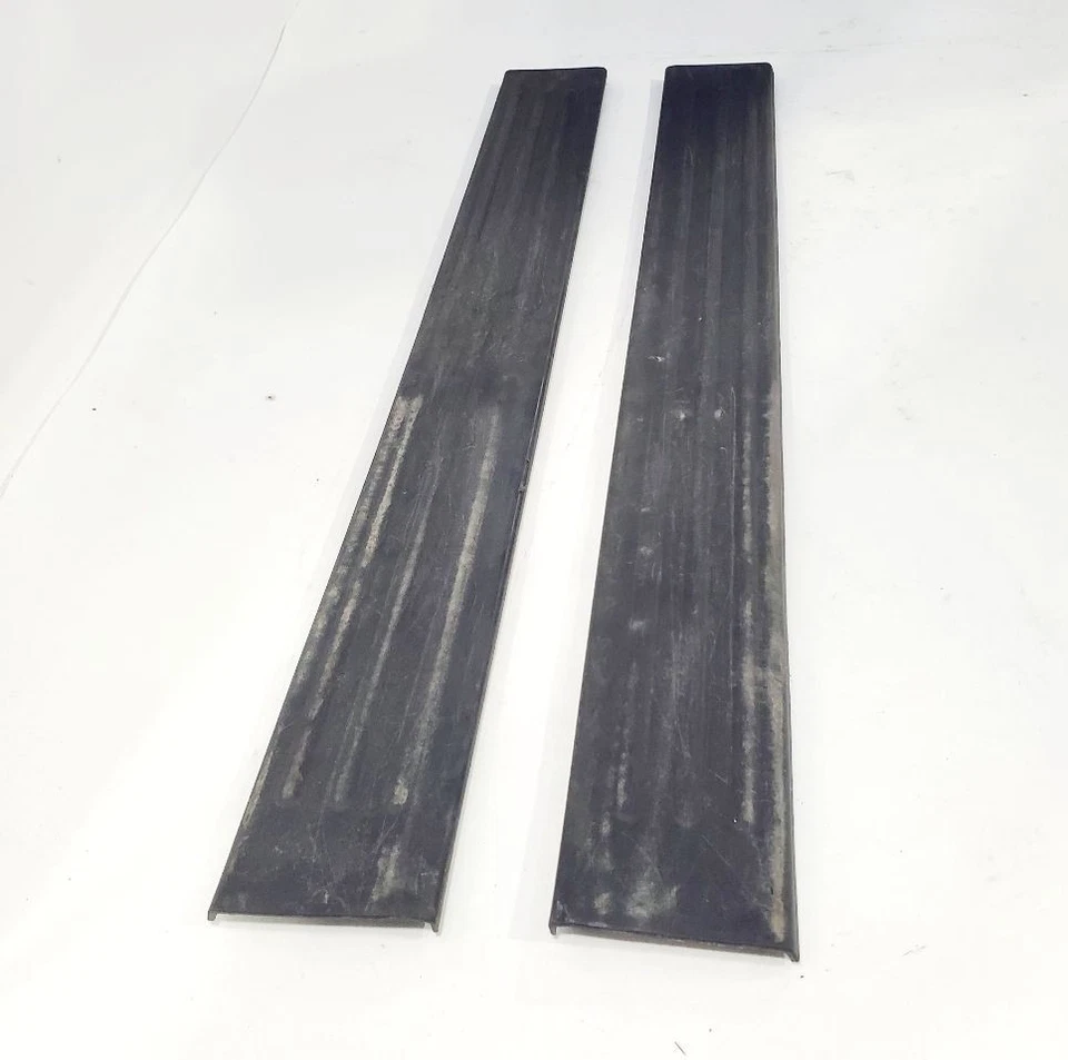 2017 Nissan Titan XD OEM Pair Door Sill Trim 769b57s000 - Image 2 of 4