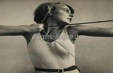 WW2 Picture Photo Young Bund Deutscher Mädel League German Girls Firing 2760