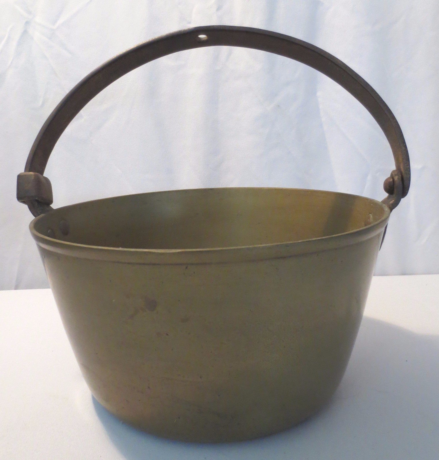 ANTIQUE LG BRASS APPLE BUTTER KETTLE POT CAULDRON LOCK HANDLE OPEN FIRE