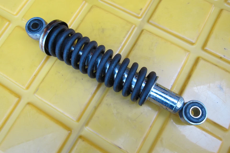 Honda Urban Express 50 Nu50M Deluxe 1983 suspensión amortiguador trasero Foto 4 de 4