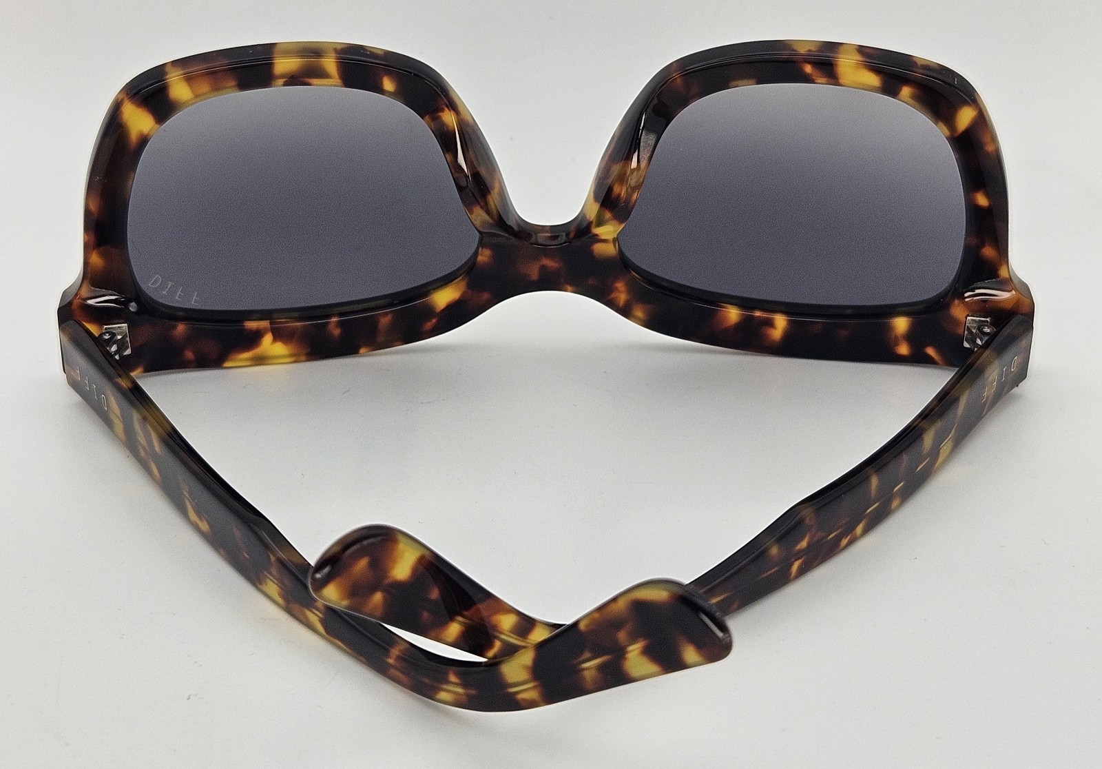 DIFF Carson Polarized Tortoiseshell Sunglasses Wo… - image 11