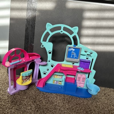 Mattel Polly Pocket Cuddle and Care Pet Vet Hospital Playset Incomplete