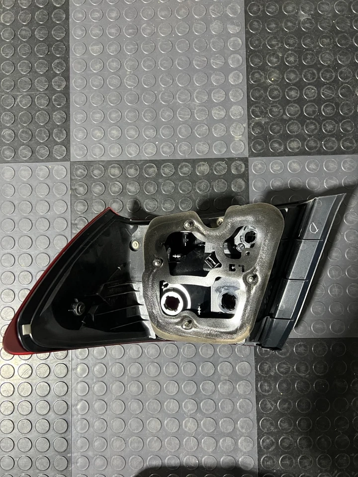 2008-2014 SUBARU IMPREZA WRX STI LANTERNAS TRASEIRAS ESQUERDA DIREITA FABRICANTE DE EQUIPAMENTO ORIGINAL - Imagem 3 de 4