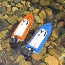 4x Wind-Up Boat Toy for Kids, Clockwork Water Play Model Moves Floats on Water