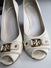 Tory Burch Emma Bleach white tumbled leather logo wedge peeptoe Sz 8M