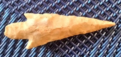 ARROWHEAD HIGH QUALITY NEOLITHIC BIRD POINT.  NL 6