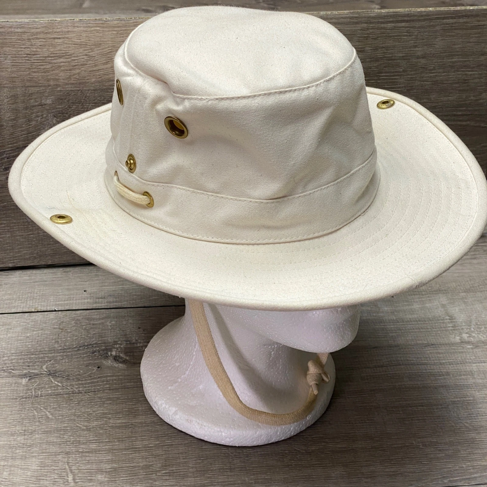 Tilley Hat T3 Wanderer Unisex 7 1/8 Cream Cotton Duck Canvas Sun Bucket Hat