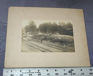 FIREMAN ACTION SCENE FIRE AFTERMATH DISASTER GREAT PHOTOGRAPH OLD VINTAGE PHOTO