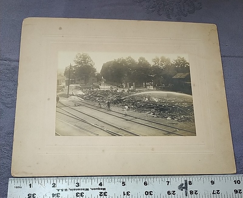 FIREMAN ACTION SCENE FIRE AFTERMATH DISASTER GREAT PHOTOGRAPH OLD VINTAGE PHOTO