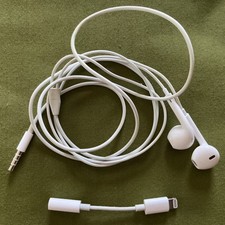 Apple iPhone Earpods  Lightning to 3.5mm Adapter White EXC no remote iPod