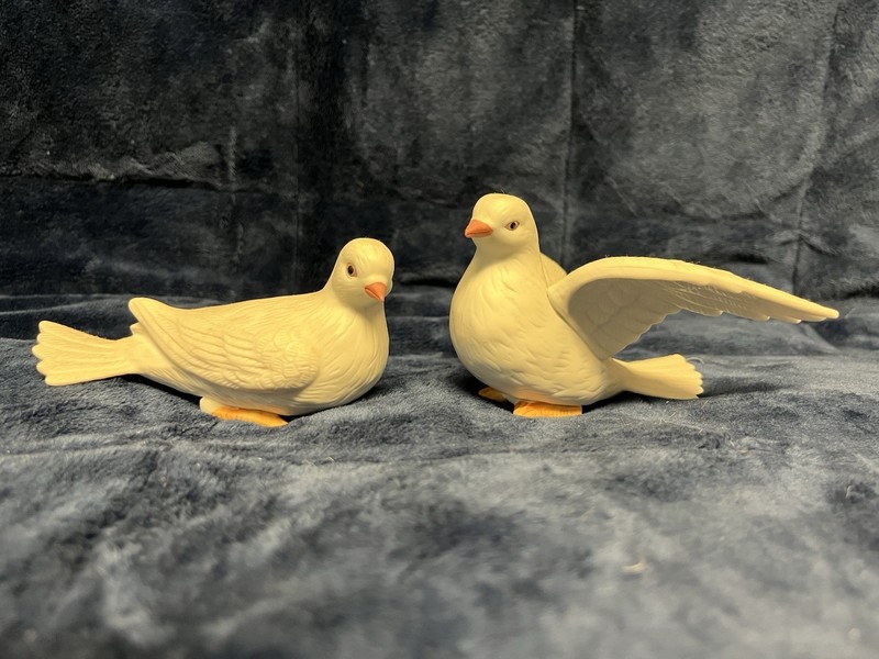 Vtg Homco Figurines Set of 2 LOVE DOVES #8856 White Porcelain Home Interior READ