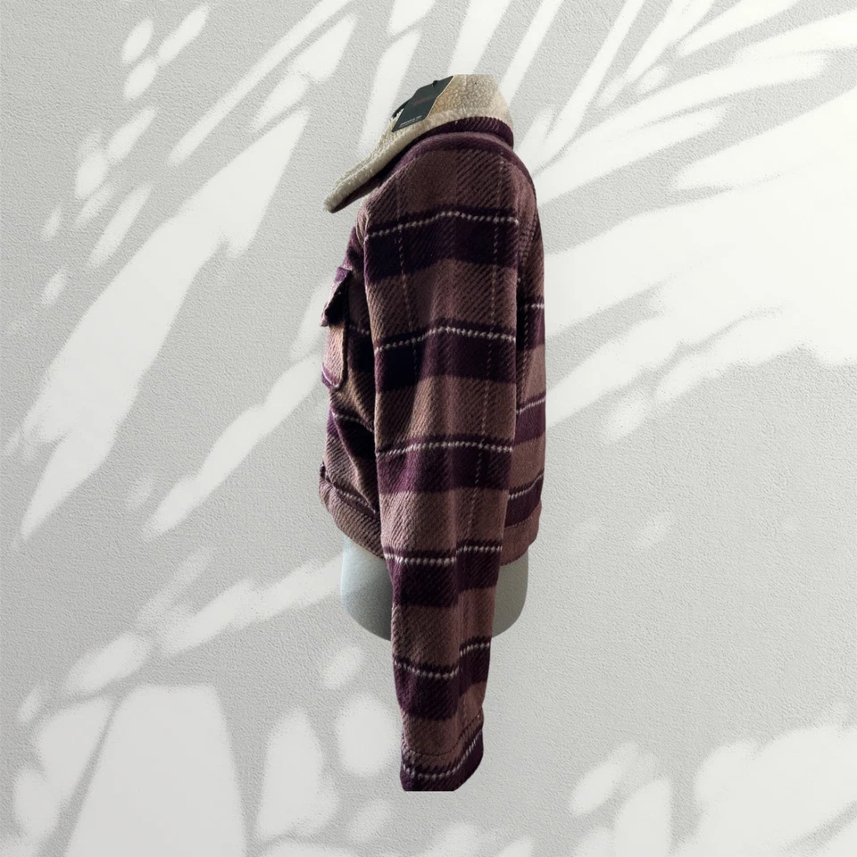 WOMENS LEVIS FLANNEL 90's TRUCKERS CROP JACKET IN PINK SIZE UK LARGE NEW & TAGGE - Image 4 of 4