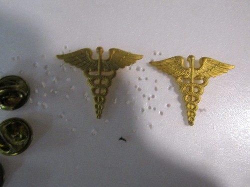 MILITARY INSIGNIA GOLD COLOR PIN ON COLLAR SET OF 2 MEDICAL WITHOUT DISC