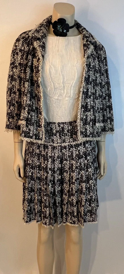 Chanel 05A 2005 Fall Dark Navy Blue and White Skirt Suit Set US 6/8 - Image 2 of 4