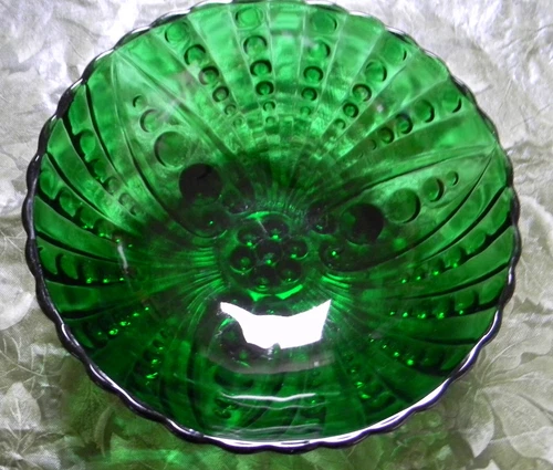 Anchor Hocking forest green 8 1/2" serving bowl BURPLE with 3-footed Feet