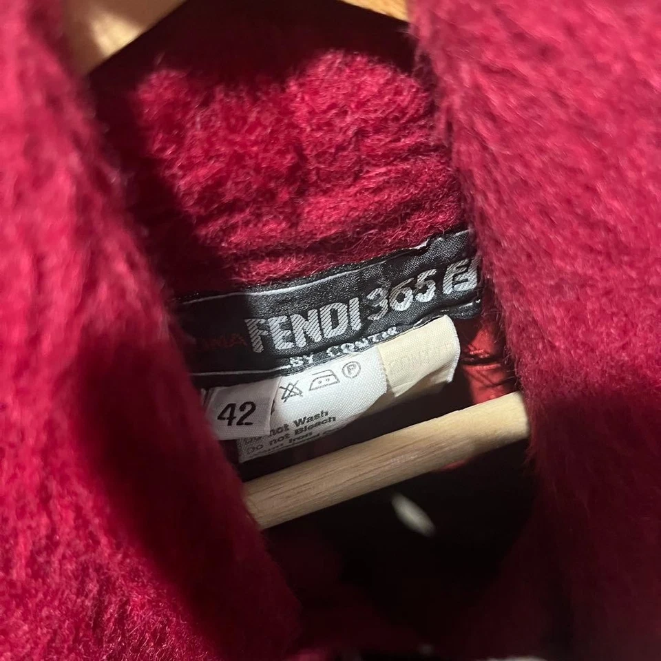 ABRIGO LAZO FENDI USADO BUENO Foto 3 de 4