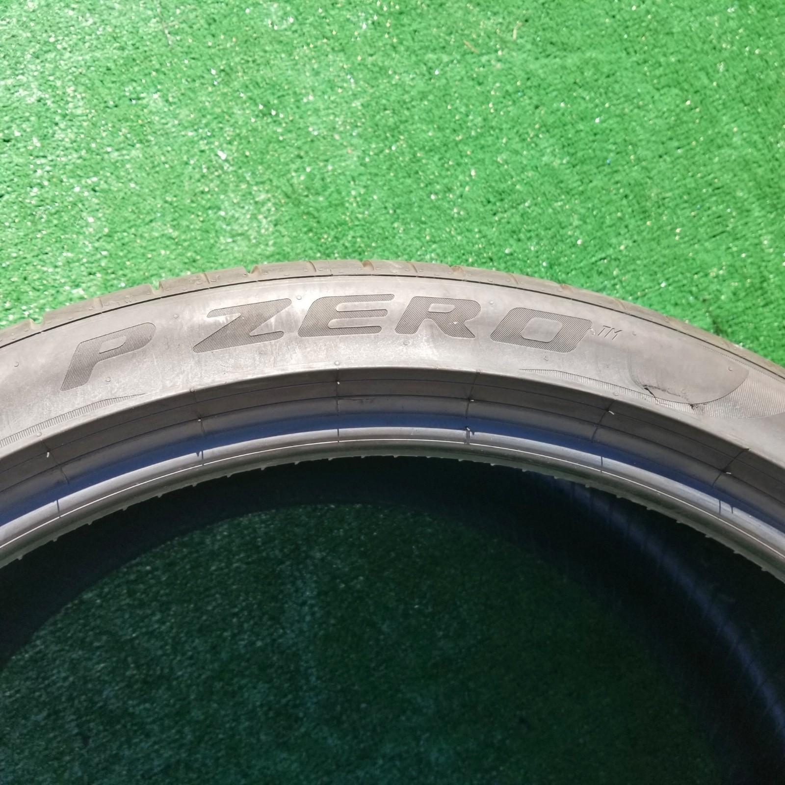 325/30R23 Pirelli P Zero PZ4 Tire A8A Aston Martin 325/30ZR23 325 30 23 70%