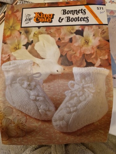 KING COLE Hauben & Stiefel 571 STRICKEN & Häkeln MUSTER Buch Babys