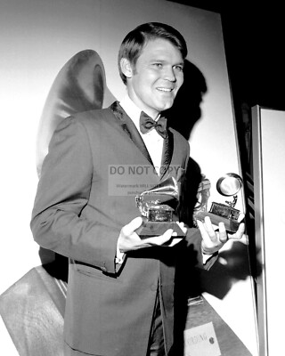 #ad GLEN CAMPBELL AT THE 1968 GRAMMY AWARDS 8X10 PUBLICITY PHOTO SP 041 $10.98