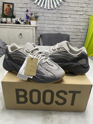 yeezy 700 grey gum