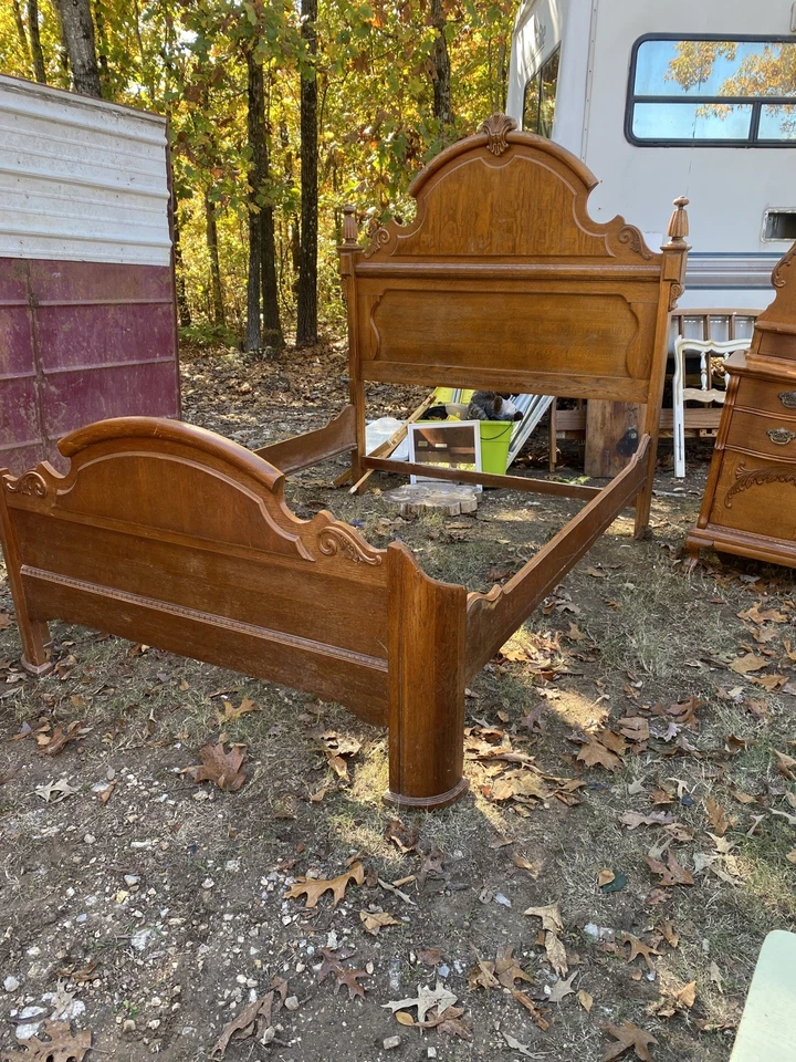 Juego completo de muebles de dormitorio Lexington Victorian Sampler Queen Foto 4 de 4