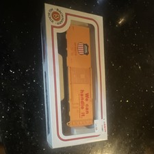 Bachmann HO Scale Box Car Union Pacific Yellow No. 17606 Plastic Ready to Go