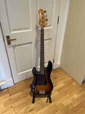 Squier Classic Vibe 60s Precision Bass 3 Tone Sunburst Indian Laurel Fingerboard