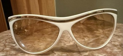 Gucci White and Gold Cat-Eye Sunglasses with Brown Lenses Gucci GG0523O White/Gold Prescription Eyeglasses main image 3