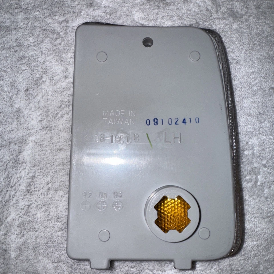 Lámpara marcadora lateral de repuesto izquierda TYC 18-1860-01 Chevrolet Caprice lado del conductor Foto 2 de 2