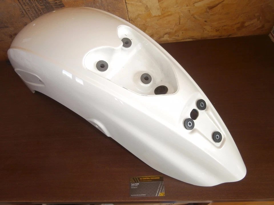 09-13 Kawasaki Voyager VN Vulcan 1700 Rear Wheel Mud Guard Fender White GOOD OEM - Image 3 of 4