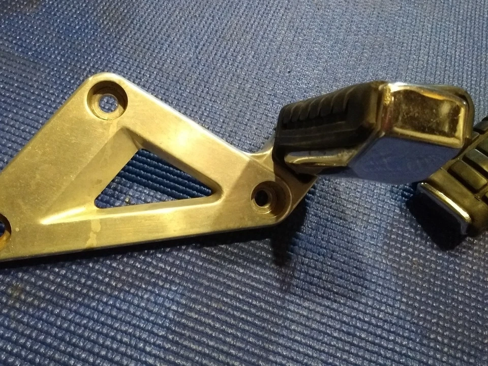 1984 Kawasaki 1100 ltd passenger footpegs and mounts - Image 2 of 4