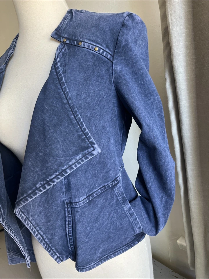 Jaqueta estilo Modo por testemunho - Imagem 2 de 4