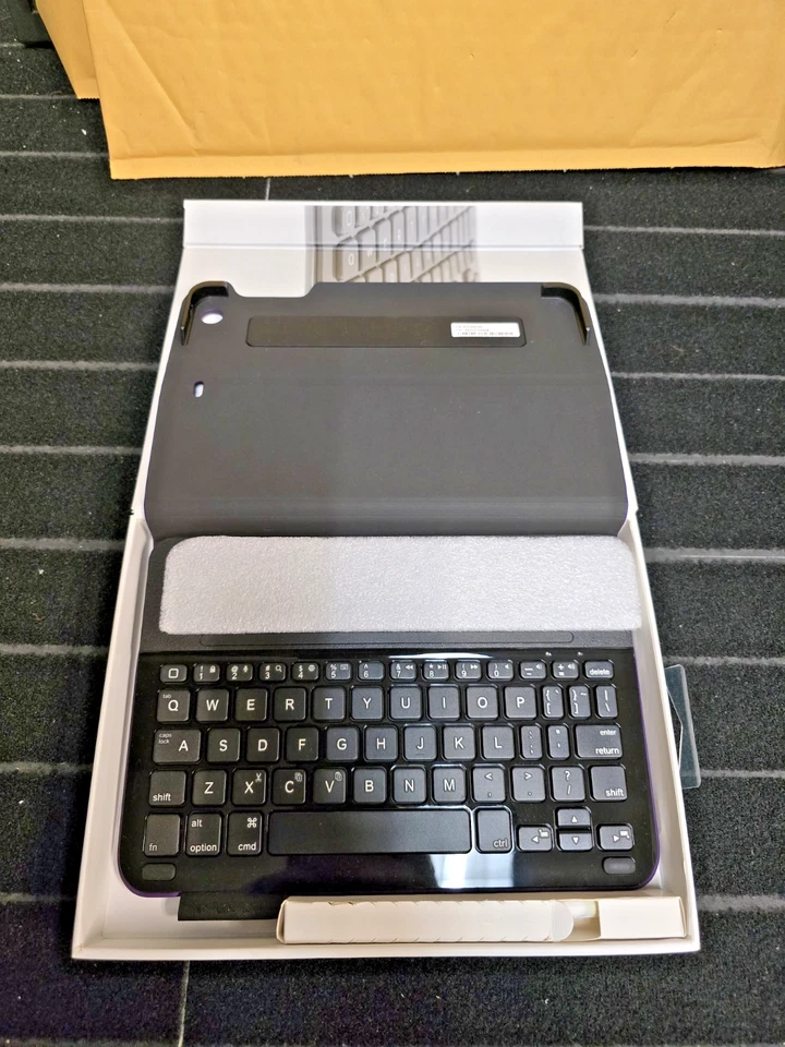 Logitech Ultrathin Keyboard Folio for Tablet / iPad Mini-Purple Case - Image 2 of 4