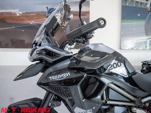 2024 (73) Triumph Tiger 1200 GT PRO - Just one owner & 4,146 miles!! - Picture 9 of 13