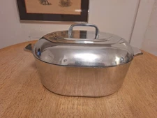 Wagner Ware/ Nasco 7 Quart Dutch Oven With Trivet 