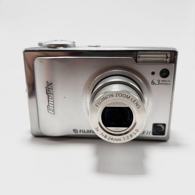 FUJIFILM FinePix F11 シルバー FUJIFILM FinePix F11 Silver Compact Digital Camera Tested