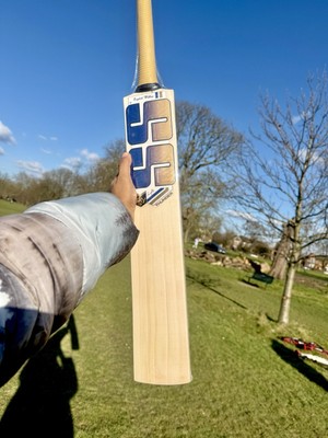 SS SKY Thunder English Willow Bat with Free Protection Pack, Top Grade, TopPing 