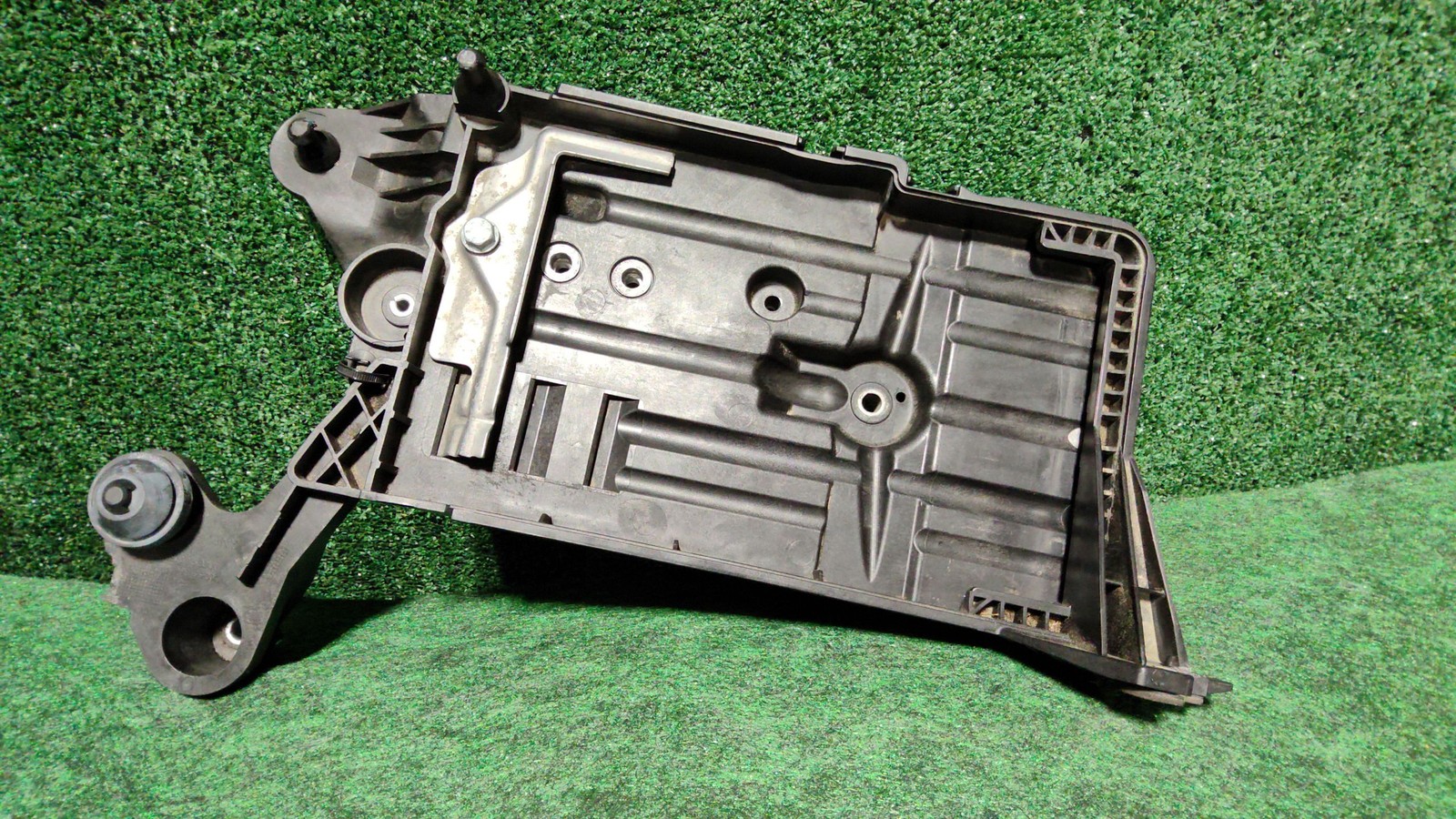2015-2020 Audi A3 Quattro Battery Tray Holder Oem 5q0915331k