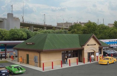 Walthers Ho Scale 4095 Modern Suburban Station