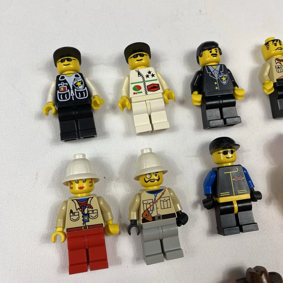 Lote de minifiguras vintage Lego anos 90 13+ minifiguras e peças (LEIA) - Imagem 2 de 4