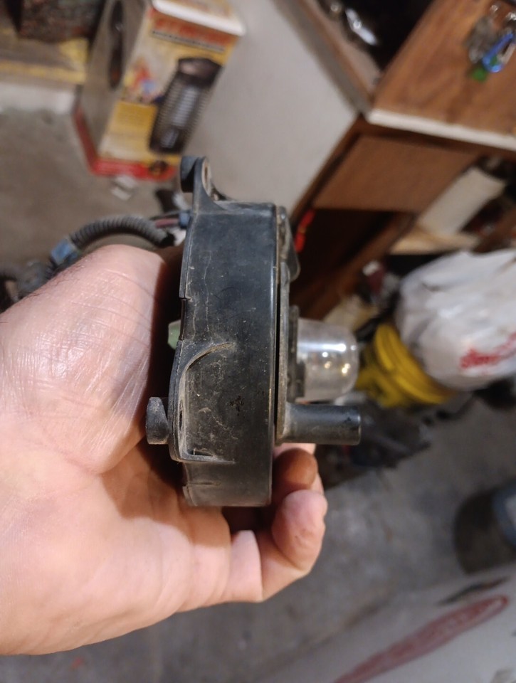 198896 Chevy Silverado GMC Truck Suburban Under Hood Retractable Light