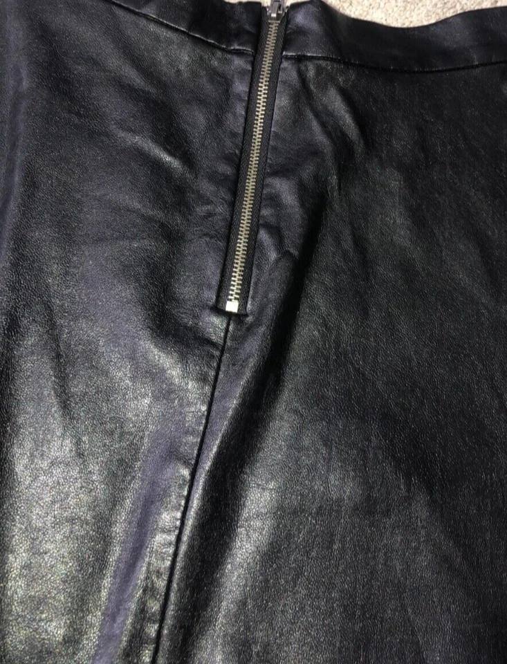 Minifalda de cuero sintético negra talla 4 American Eagel Outfitters Holiday Foto 3 de 4