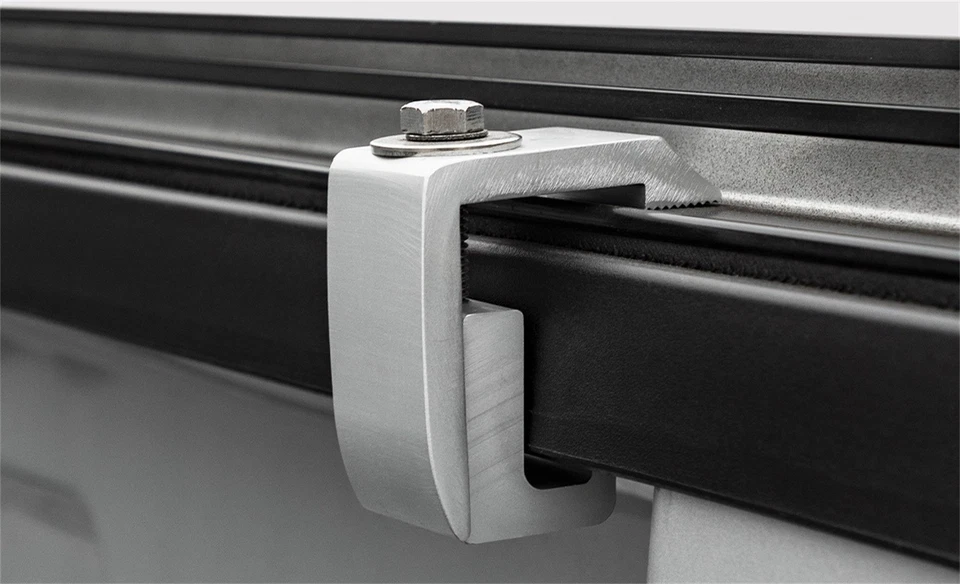 Access OUTLANDER Truck Bed Cap For 17-24 Nissan TITAN 5.5' Bed J1030019 - Image 4 of 4