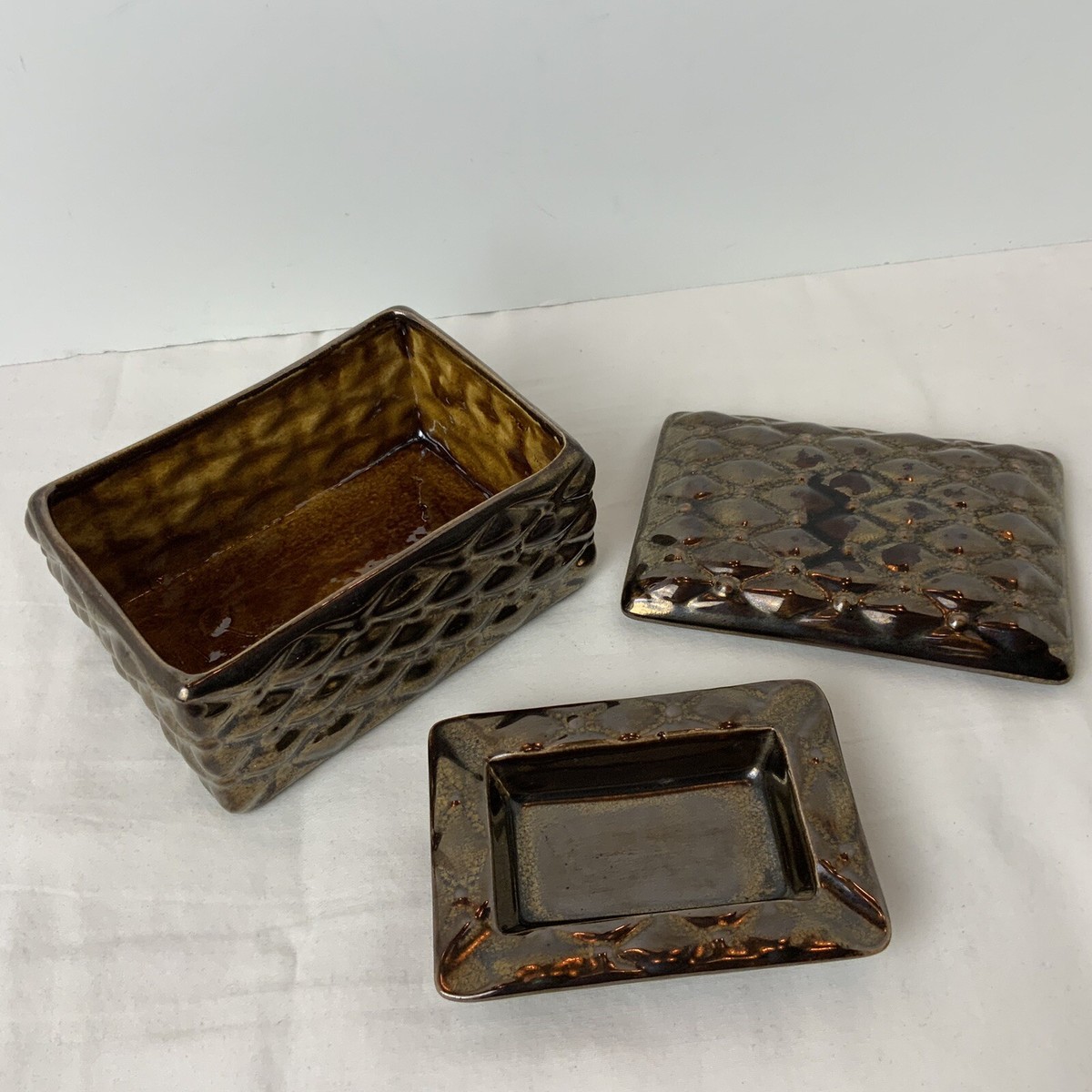 VTG 1970's Art Pottery Ceramic Vanity Trinket Box & Insert VTG 1970's Art Pottery Ceramic Vanity Trinket Box & Insert