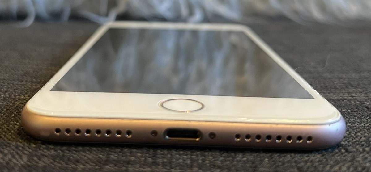 Apple iPhone 7 Plus Rose Gold 128GB UNLOCKED plus 3 Cases